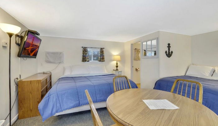 South Arms Retreats (Rainbow Motel) - Web Listing (newer photo)